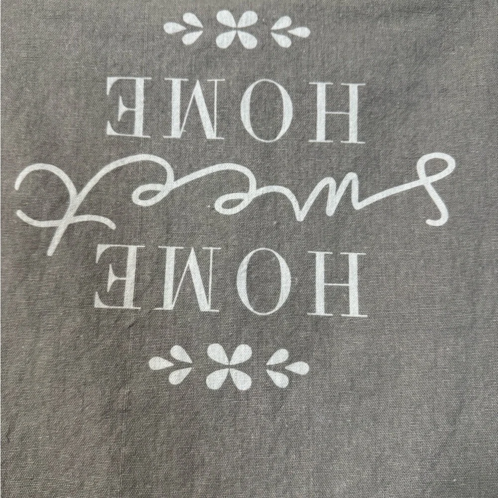 Gray Decorative Table Runner‎